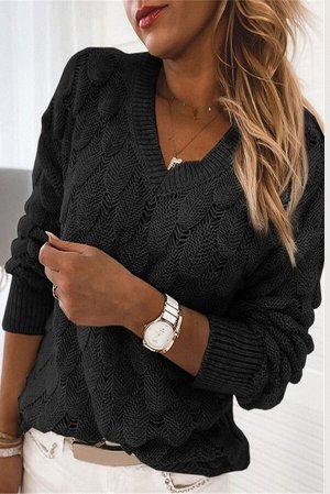 Черный вязаный свитер крупной вязки "под перья" с V-образным вырезом