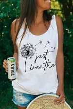 Белая майка с принтом одуванчик и надписью: Just Breathe