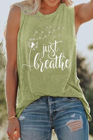 Зеленая майка с принтом одуванчик и надписью: Just Breathe