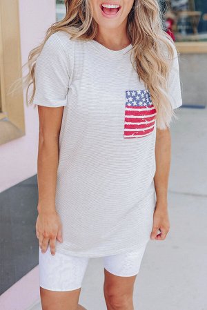 Светло-белая футболка с нагрудным кармашком в цветах американского флага
