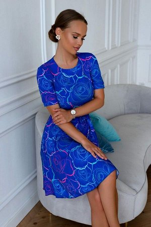 Платье Шикарное платье ярко-синего цвета Расклешенные платья выглядят элегантно и женственно, подчёркивая тонкую талию. Четкий рисунок пробивается по линиям формы цветов Модель на резинке в области та