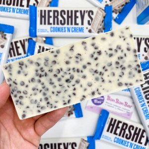 Hershey's Hersheys Cookies Creme 40g - Белый шоколад Хёршейс с печеньем