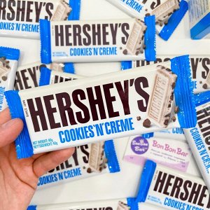 Hershey's Hersheys Cookies Creme 40g - Белый шоколад Хёршейс с печеньем