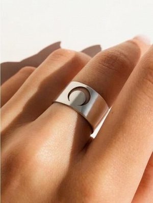 Серебряное широкое кольцо с лунницей