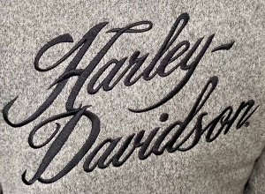 Женская куртка Harley-Davidson – укороченный moto-тренд с отсылкой к толстовке №1019