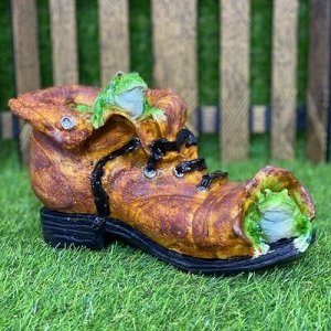 Скульптура-фигура кашпо для сада из полистоуна "Ботинок с ля