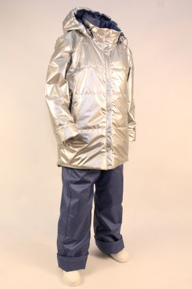 Серебро В прохладную погоду весной или осенью наиболее подходящим для активных прогулок на свежем воздухе является комплект , состоящий из куртки и брюк-полукомбинезона из плащевой ткани.  Куртка и бр