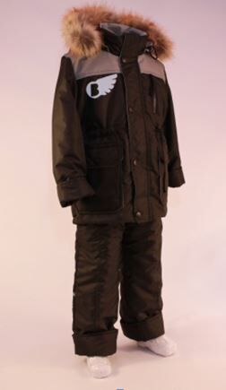 Черный Костюм из непромокаемой и непродуваемой ткани. Подклад из флиса (150 г/м2) и Tafetta 190г/м2 , утеплитель Termofinn (300 г/м2) , у куртки съемный капюшон отстегивается меховая опушка. Имеется р