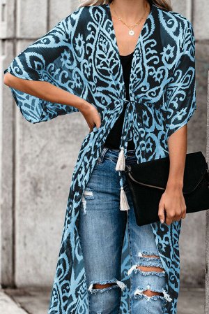 Черная накидка-кимоно с синим цветочным орнаментом и завязками с кисточками