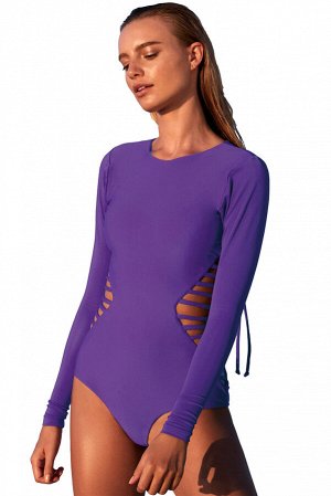 Фиолетовый закрытый купальник со шнуровкой по бокам и завязками на спине