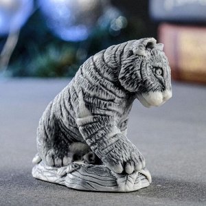 Сувенир "Молодой тигр сидящий" 5х6,5 см