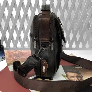 Мужская сумка Oux из качественной натуральной кожи с ремнем через плечо кофейного цвета.