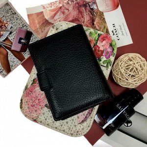 Шикарный кошелёк-портмоне Black Rue из натуральной кожи цвета кармин.
