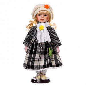 Кукла коллекционная керамика "Блондинка с кудрями, наряд в клетку и белом берете" 30 см