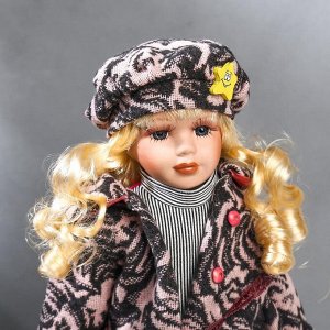 Кукла коллекционная керамика "Блондинка с кудрями, пиджак и берет с узорами" 40 см