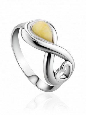Нежное кольцо из серебра со вставкой из натурального янтаря «Амур»