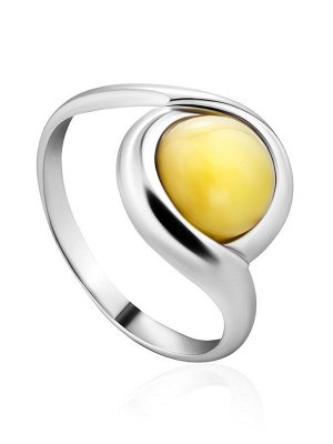 Нежное кольцо из серебра с цельным медовым янтарём «Ягодка»