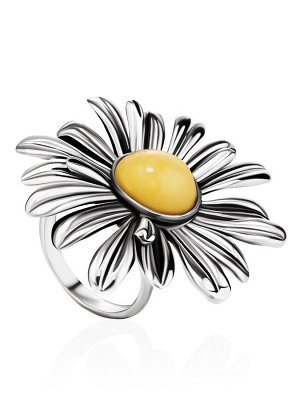 Эффектное кольцо из серебра с янтарём медового цвета «Ромашка»