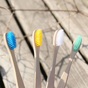 Зубная щетка бамбуковая «ЗАПАС НА ГОД», набор 4 шт. радужные