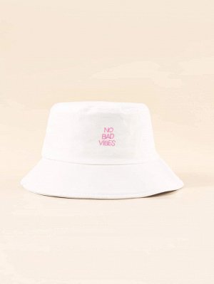 Шляпа с текстовой вышивкой
