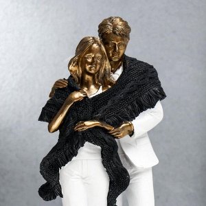 Фигурка полистоун «Влюблённые в белой одежде, укрытые шарфом», 25.5x9x11.5 см