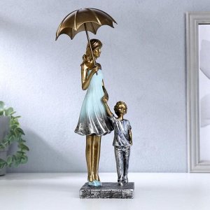 Сувенир полистоун &quot;Мама с сыном на прогулке под зонтом&quot; синий 28х11х8 см