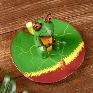 Сувенир "Лягушка на листе" дерево 10х9х10 см