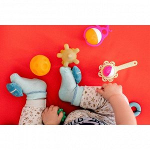 Подарочный набор для малыша: носочки погремушки + браслетики погремушки «Сказка»