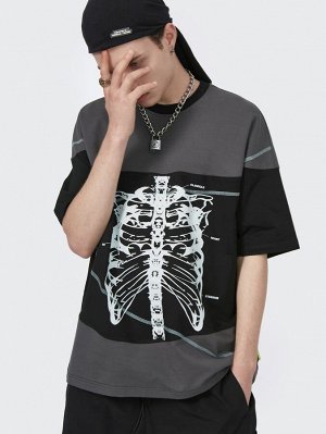 Мужская футболка с открытыми плечами и цветными блоками и скелетом