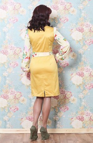 Платье Платье, полу прилегающего силуэта, выполнено из плотного сатина жёлтого цвета. Изящный вырез - лодочка, декорирован крупными защипами. Длинный рукав выполнен из шифона с принтом "цветы на жёлто