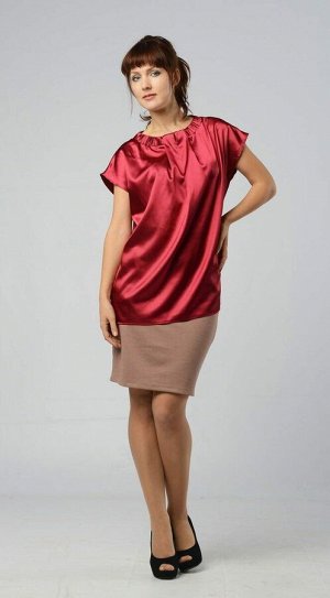 Блуза Стильная блуза, свободного прямого силуэта. Ткань сатин, цвет красный персидский. Круглы вырез горловины со складками, цельнокроеный рукав и свободный крой,поможет создать очаровательный женстве