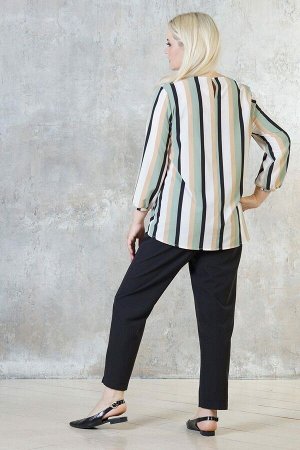 Блуза Красивая блуза прямого силуэта. Выполнена из эластичной блузочной ткани. Расцветка полоска черный, оливковый и бежевый. Круглый вырез горловины. Рукава 3/4  48 см. Застёжка пуговка по спинке. Бе