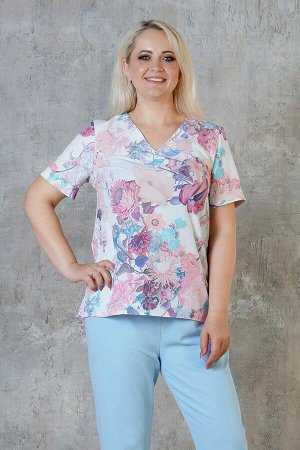 Блуза Блуза прямого силуэта. Выполнена  из эластичной блузочной ткани. Расцветка цветы на молочном. Вырез горловины V-образный.  Рукав  длинна 48-52 р 23 см, 54-58 р 24 см, 60-64 р 25 см. Без подклада