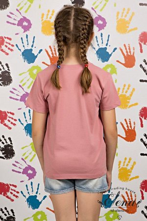 Футболка Однотонная футболка для девочки, выполнена из х/б полотна с лайкрой. Прямой крой, круглый вырез горловины, короткий рукав. Спереди расположен яркий принт.
Размерный ряд: 26-42.
Состав
Хлопок 