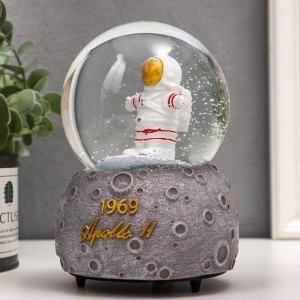 Сувенир полистоун водяной шар музыка механический "Астронавт на луне" МИКС 15,5х10х10 см