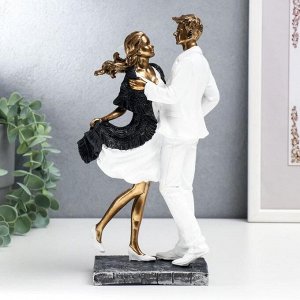 Фигурка полистоун «Влюблённые в белой одежде, с палантином», 25x10x13 см