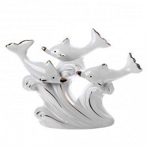 Сувенир керамика "Три дельфина на волне" белый с золотом 10,5х14х4 см