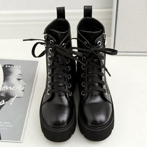 Женские демисезонные ботинки на замке и шнурках, цвет черный