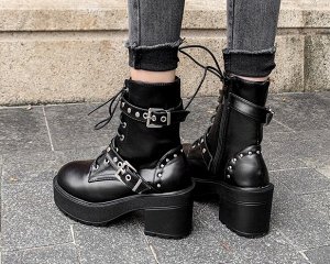 Женские демисезонные ботинки на замке и шнурках, с декоративными ремнями и клепками, цвет черный
