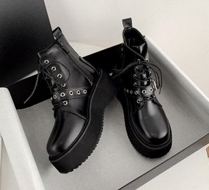 Женские демисезонные ботинки на замке и шнурках, с декоративными ремнями, цвет черный
