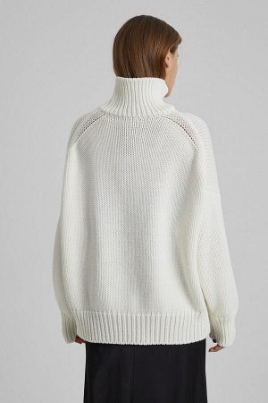 Свитер Модель: свитер. Цвет: белый. Комплектация: свитер. Состав: шерсть-50%, акрил-50%. Бренд: aim. Фактура: однотонная. Плотность: толстая.