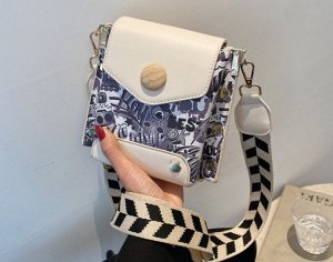 Женская сумка с клапаном и широким поясом, принт "Граффити", цвет белый/синий