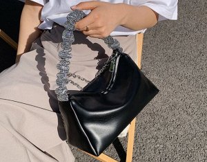 Женская сумочка-багет, ручка сумки декорированна стразами, цвет черный