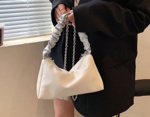 Женская сумочка-багет, ручка сумки декорированна стразами, цвет белый