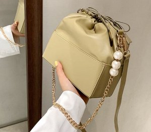 Женская сумочка жесткой прямоугольной формы