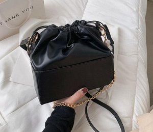 Женская сумочка жесткой прямоугольной формы, цвет черный