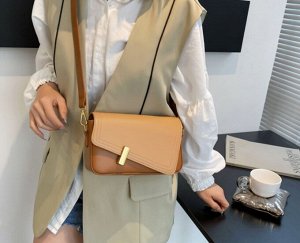 Женская сумка с ассиметричным клапаном, цвет коричневый