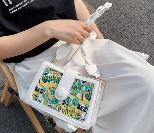Женская сумка, принт "Граффити", цвет белый/зеленый