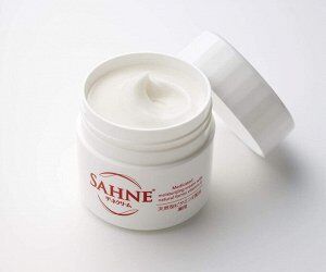 EISAI Sahne Medicated Cream - крем против сухости с натуральным витамином Е