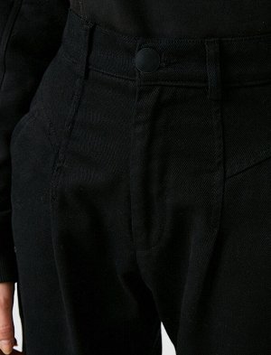 брюки Материал: %100 Хлопок Параметры модели: рост: 180 cm, грудь: 84, талия: 58, бедра: 88 Надет размер: 36